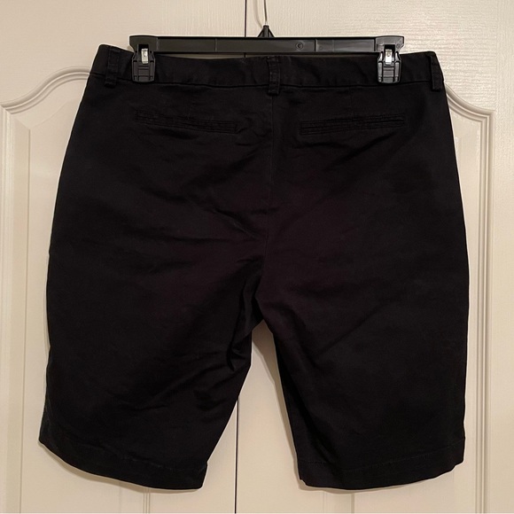 ⭐️ 4/$20 GAP black khaki bermuda shorts - Picture 2 of 5